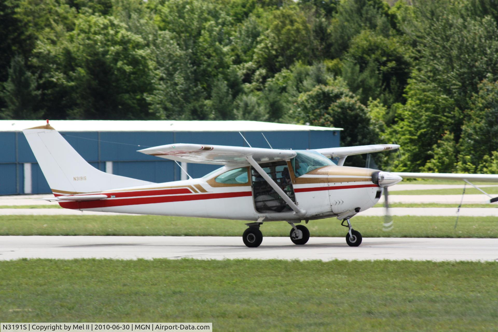 N3191S, 1964 Cessna 182G Skylane C/N 18255691, Skydive Harbor Springs departing RWY 28 for the 91st jump on their quest to break the Guiness Book of World Record for the most tandem jumps in a 24 hour period.