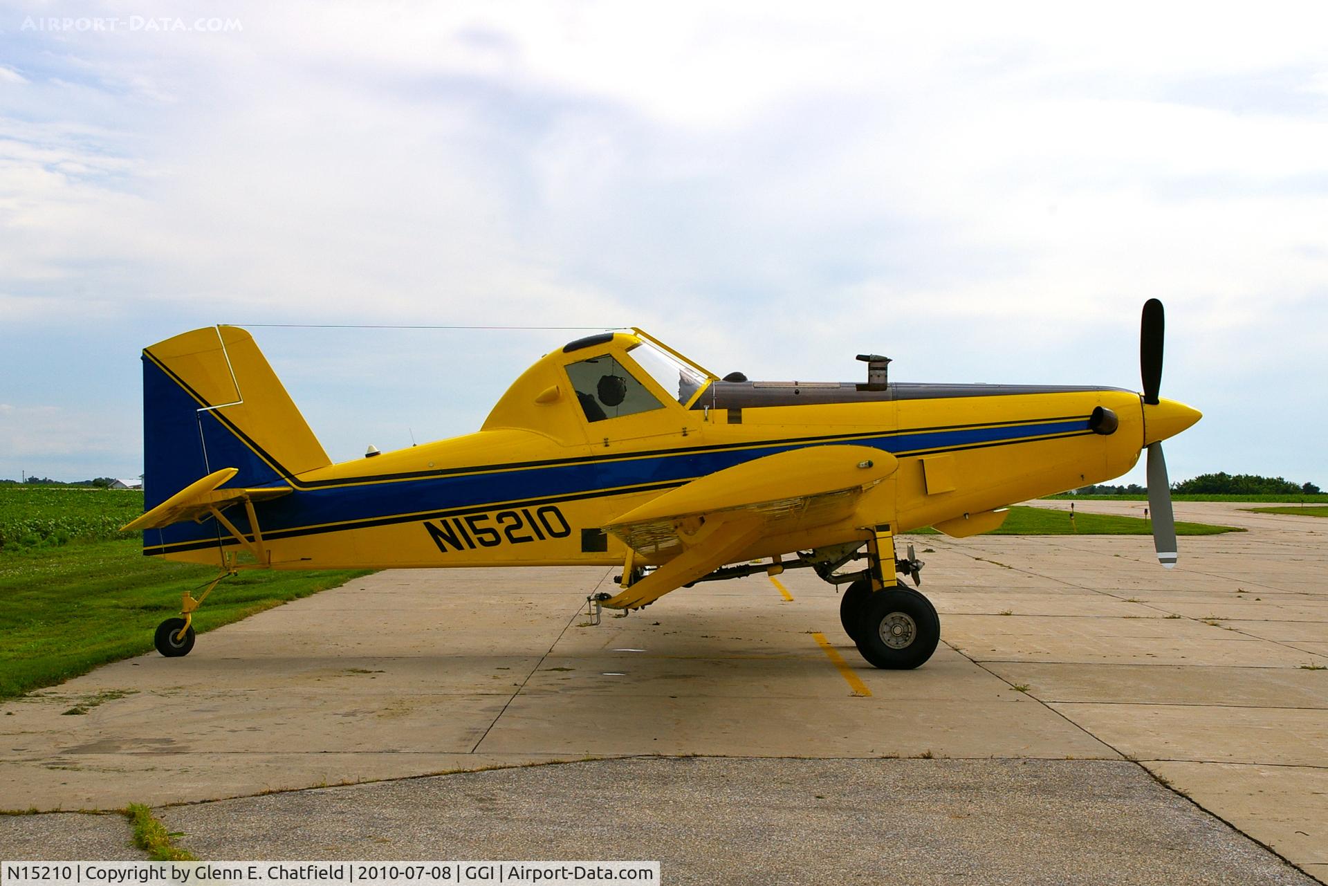 N15210, 1991 Air Tractor Inc AT-402 C/N 402-0840, Waiting for the next job