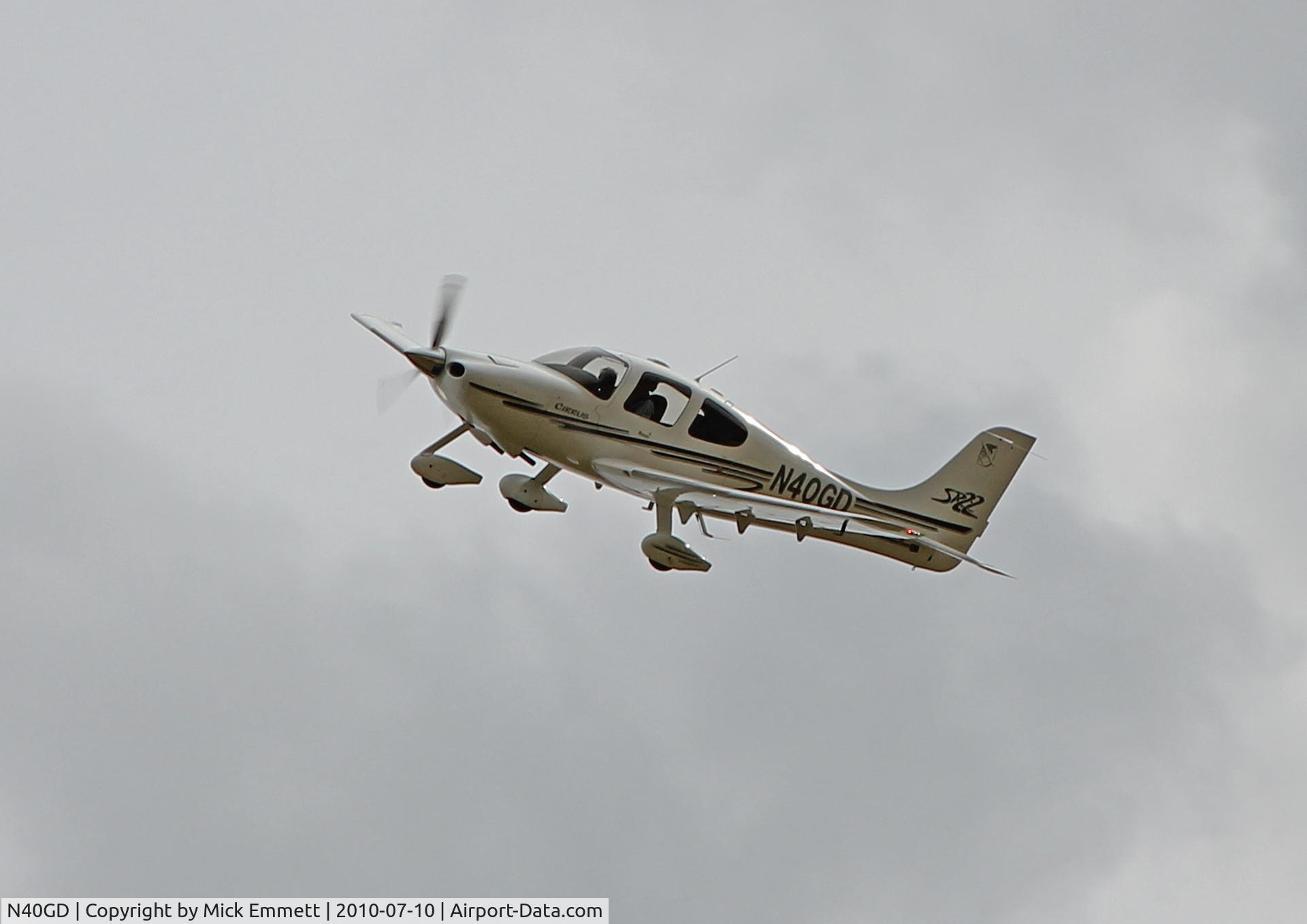N40GD, 2003 Cirrus SR22 C/N 0473, Flying way too fast and way too low over Sherburn Bikers Cafe', Yorkshire, England.