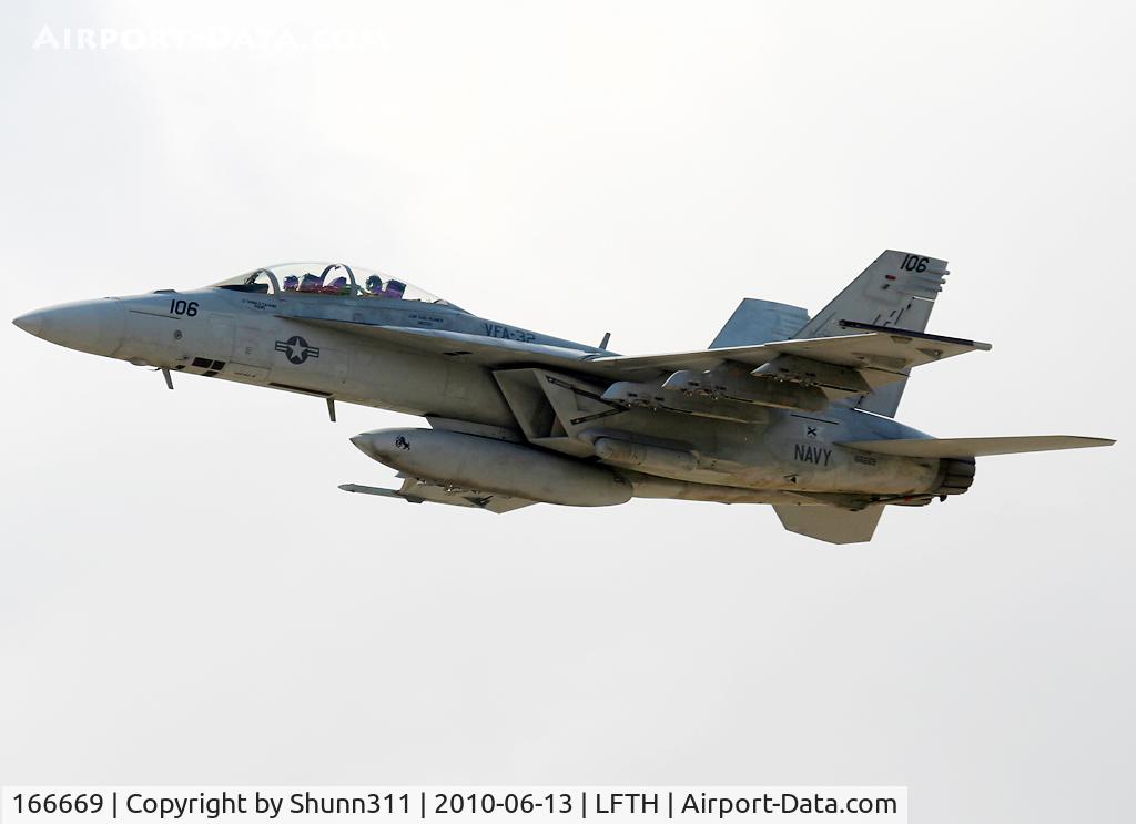 166669, Boeing F/A-18F Super Hornet C/N F147, Used as a demo during LFTH Open Day 2010...