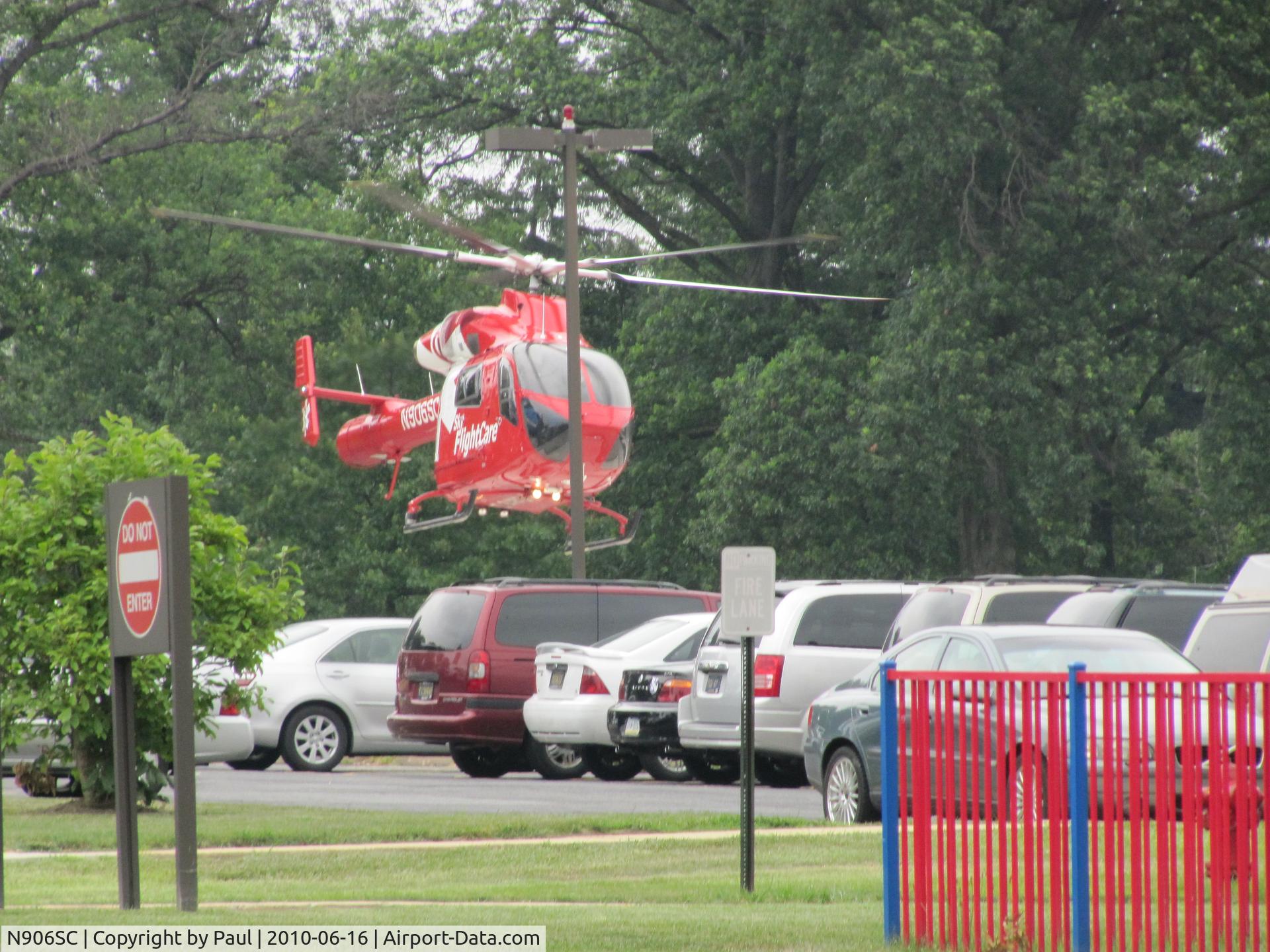 N906SC, 2006 MD Helicopters MD-900 Explorer C/N 900-00112, Coming in hot and fast DuPont Childrens Hospital Wil. Del.