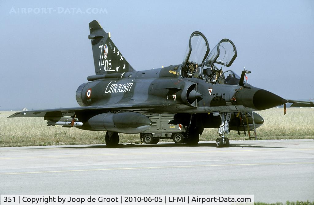 351, Dassault Mirage 2000N C/N 310, One of three Mirage 2000N wearing the 70 years EC03.004 'Limousin' colors during the air day.