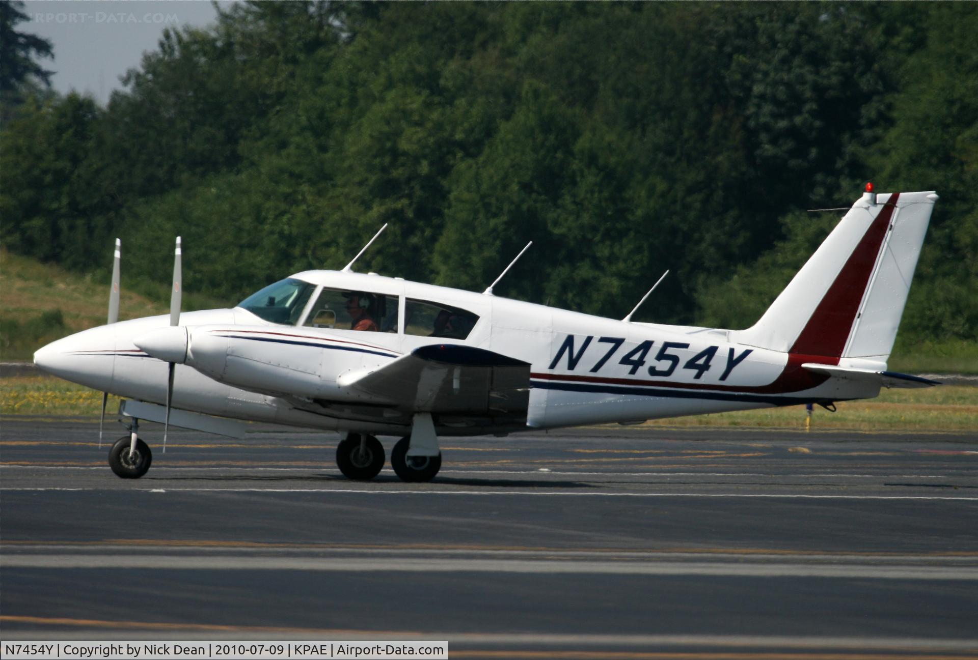 N7454Y, 1964 Piper PA-30 Twin Comanche C/N 30-517, KPAE