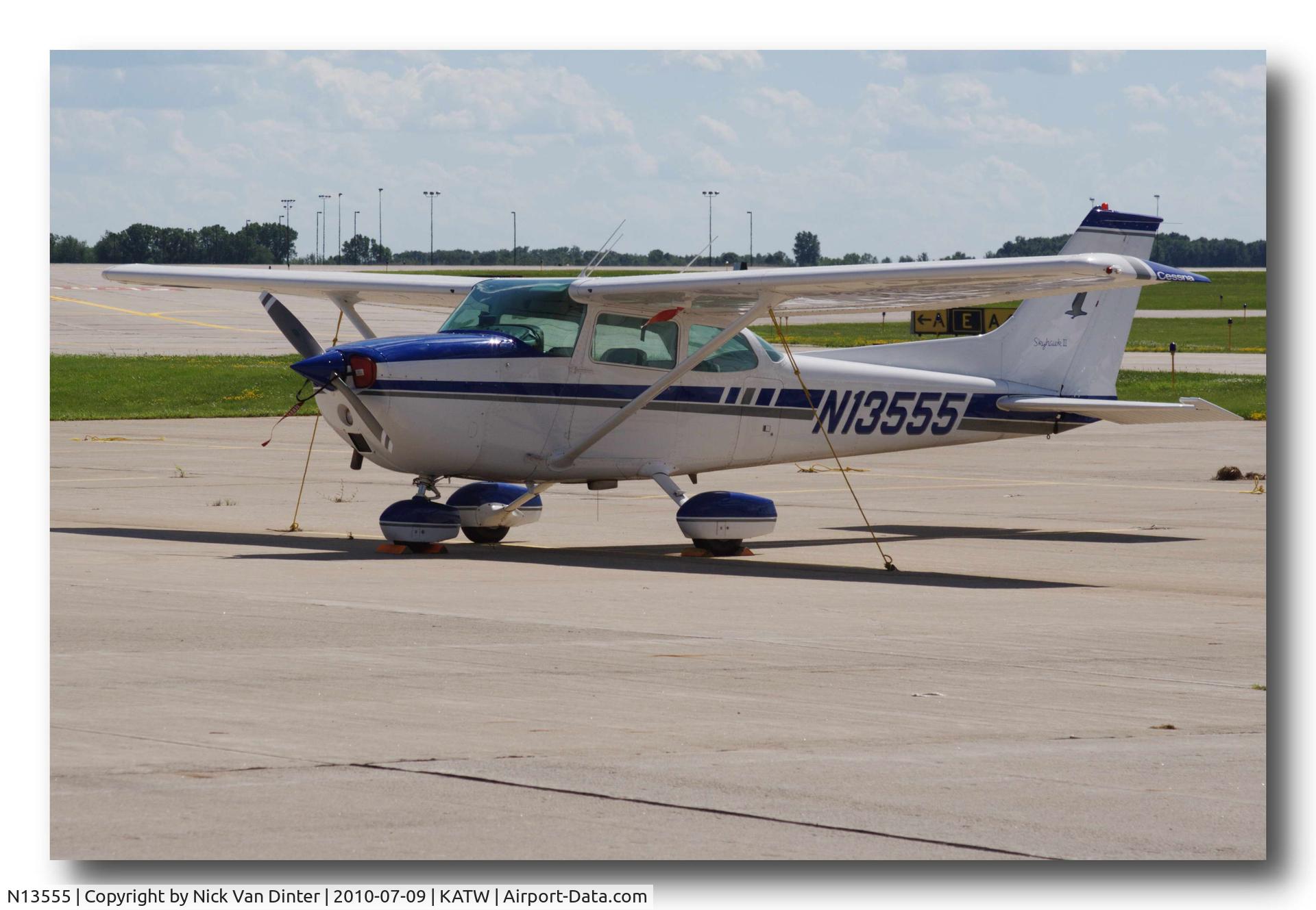 N13555, 1973 Cessna 172M C/N 17262846, On the Ramp at ATW.