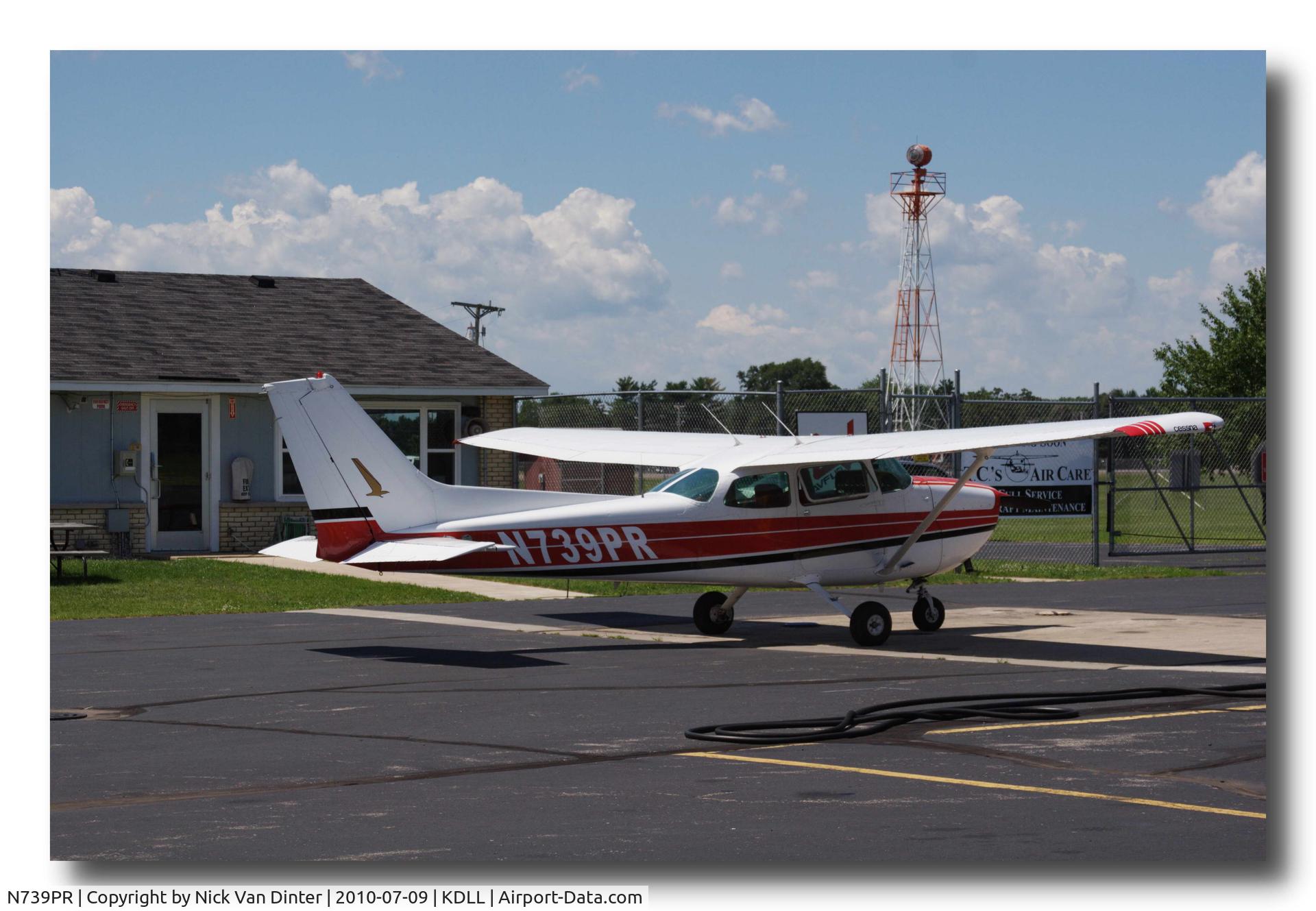 N739PR, 1978 Cessna 172N C/N 17270701, On the Ramp at DLL.
