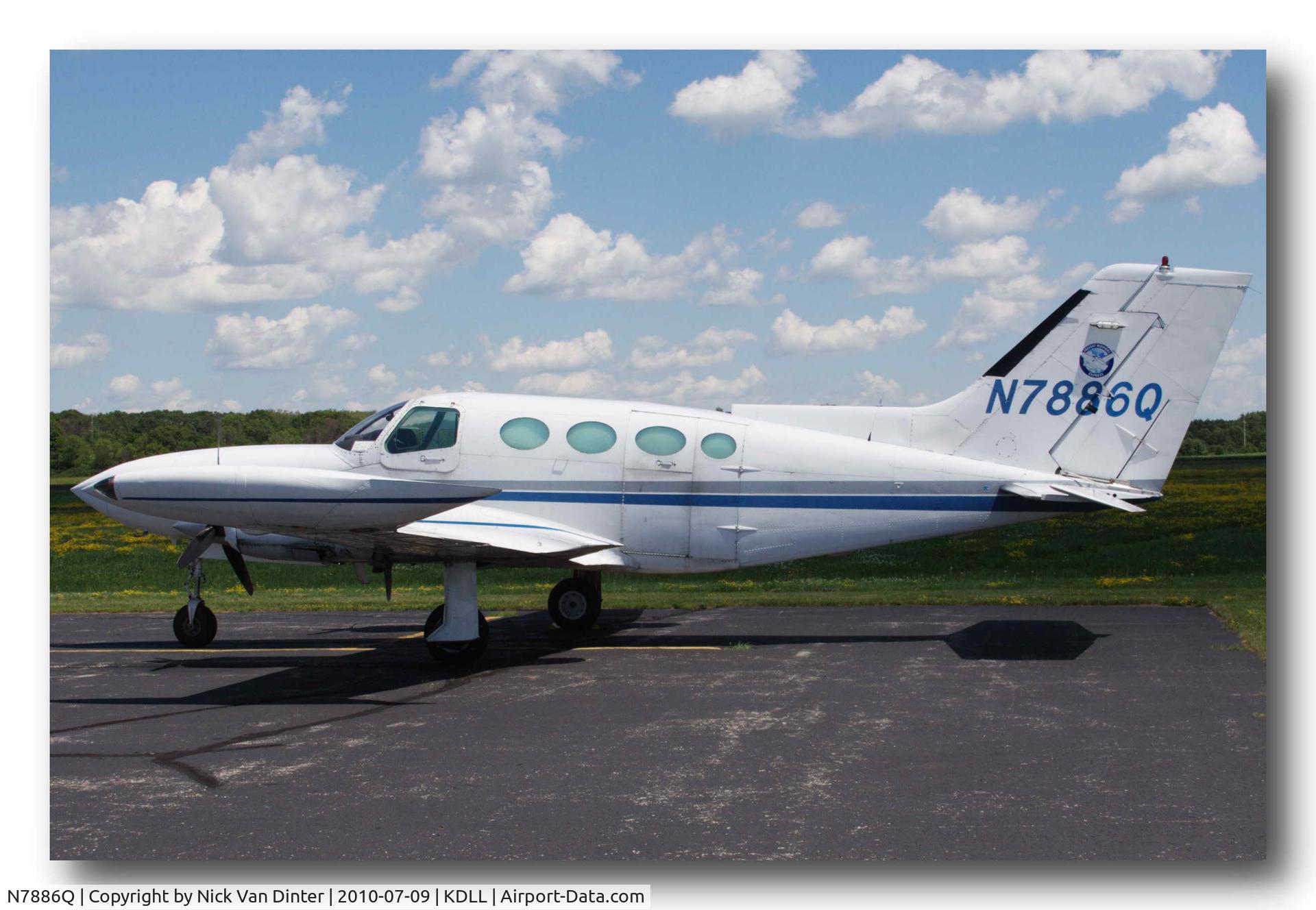 N7886Q, 1972 Cessna 402B Utiliner C/N 402B0214, On the Ramp at DLL.