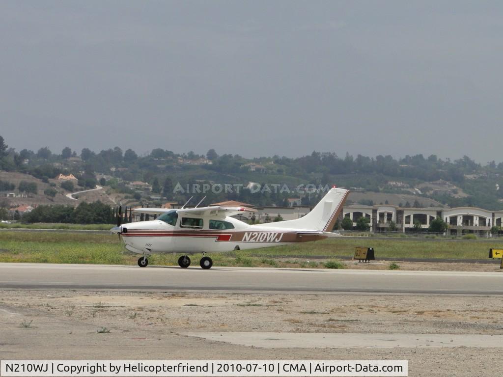 N210WJ, 1982 Cessna T210N Turbo Centurion C/N 21064734, Taxiing northbound to runway 26