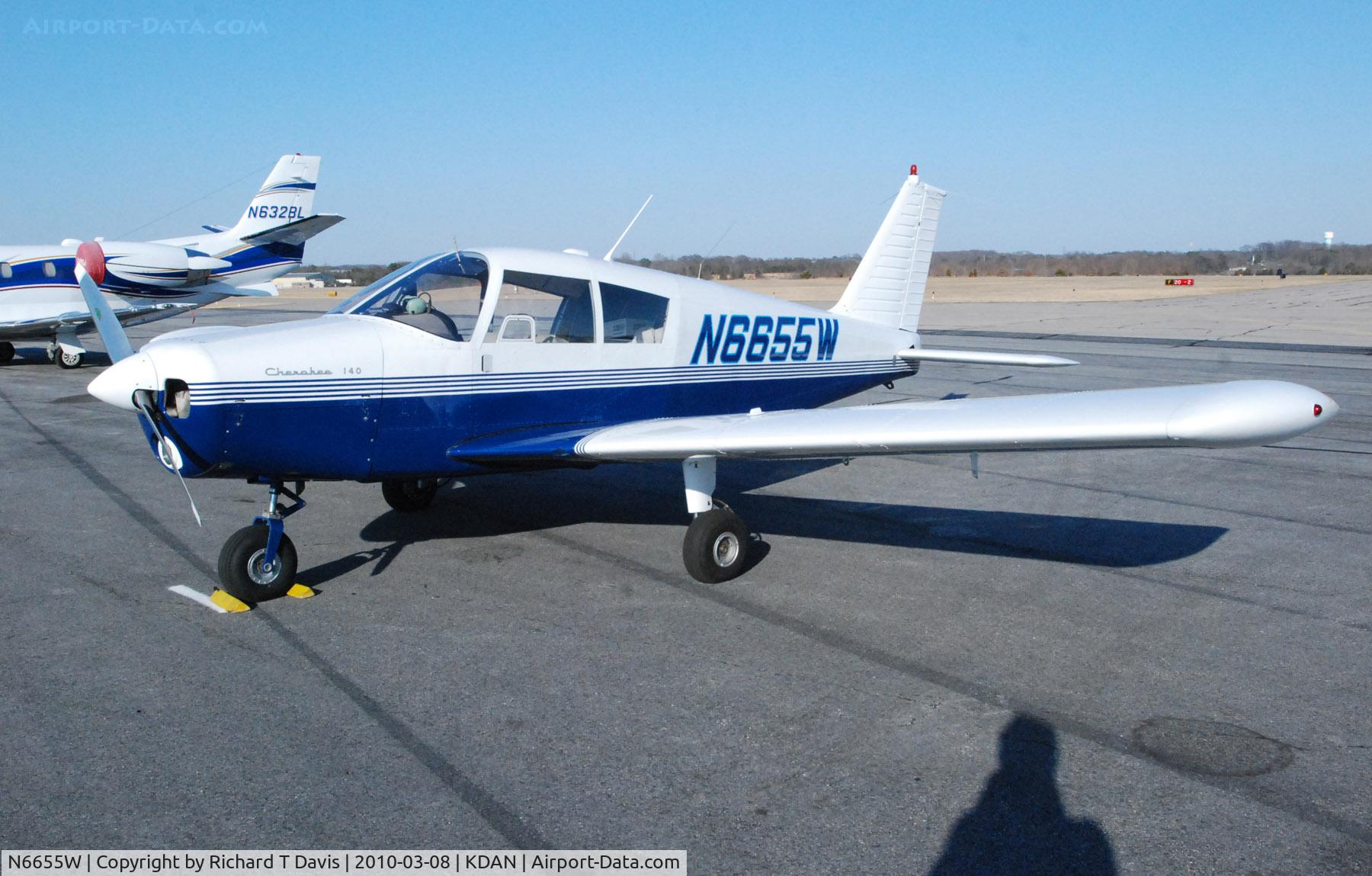 N6655W, 1965 Piper PA-28-140 C/N 28-20757, 1965 Piper PA-28-140 in Danville Va.