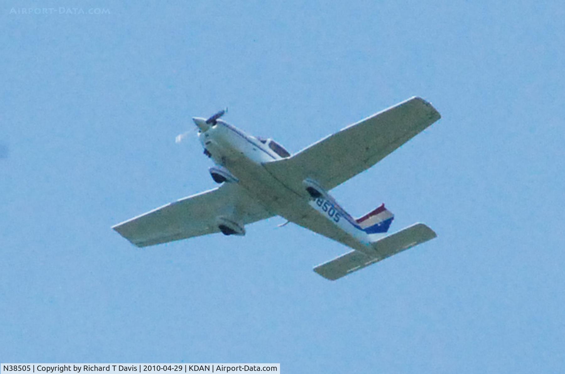 N38505, 1977 Piper PA-28-236 Dakota C/N 28-7911001, 1977 Piper PA-28-236 about to land in Danville Va.
