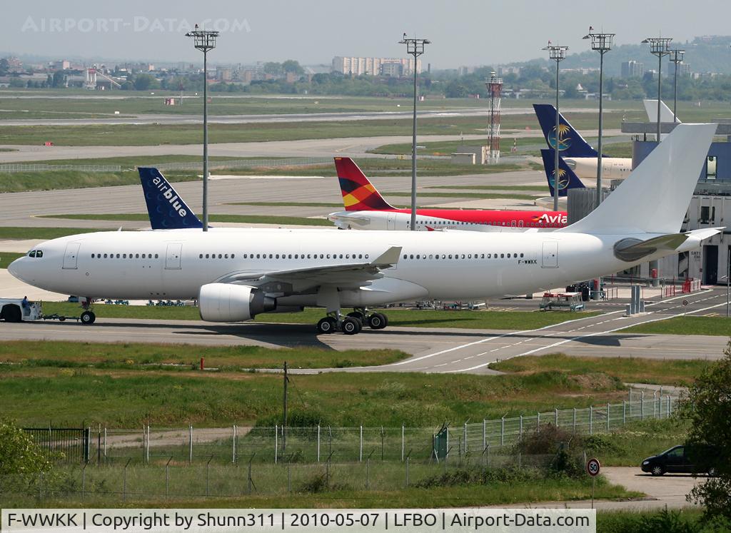 F-WWKK, 2010 Airbus A330-223 C/N 1042, C/n 1042 - Air Comet ntu... For Hong Kong Air as B-LND