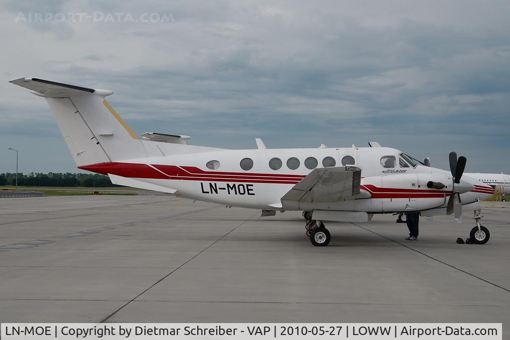 LN-MOE, 1993 Beech B200 King Air C/N BB-1460, Beech 200 King Air