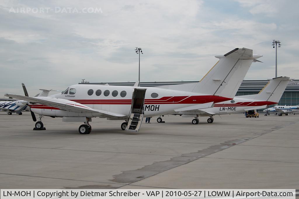 LN-MOH, 1993 Beech B200 King Air C/N BB-1466, Beech 200 King Air