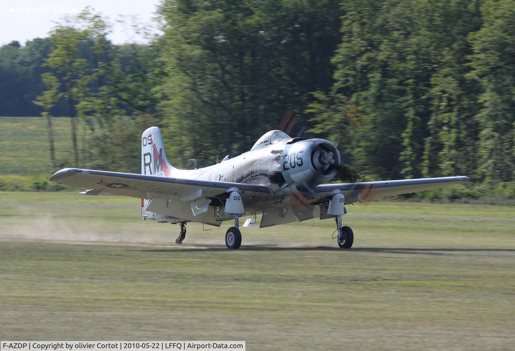 F-AZDP, Douglas AD-4N Skyraider C/N 7449, Ferté Alais airshow 2010
