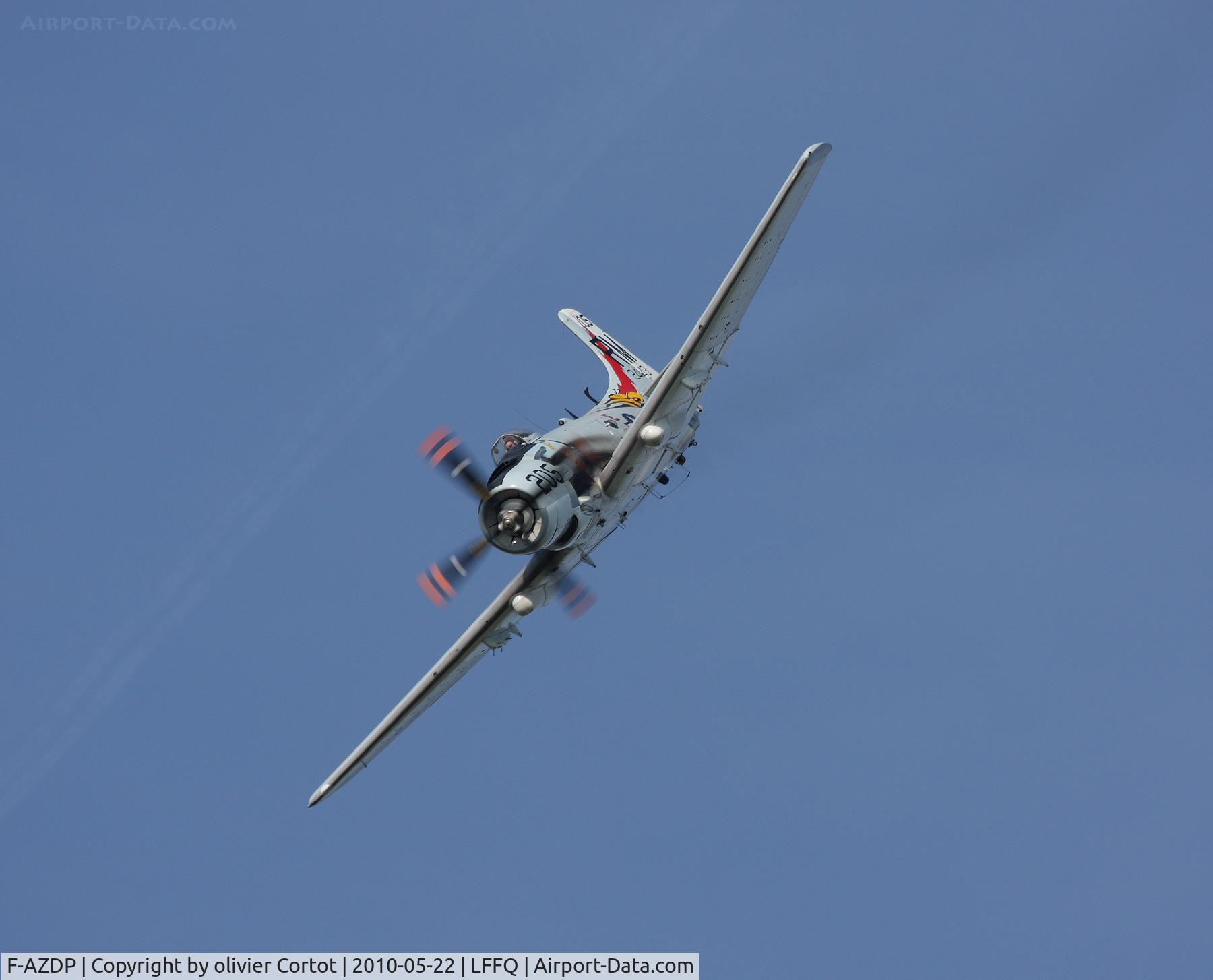 F-AZDP, Douglas AD-4N Skyraider C/N 7449, Ferté Alais airshow 2010