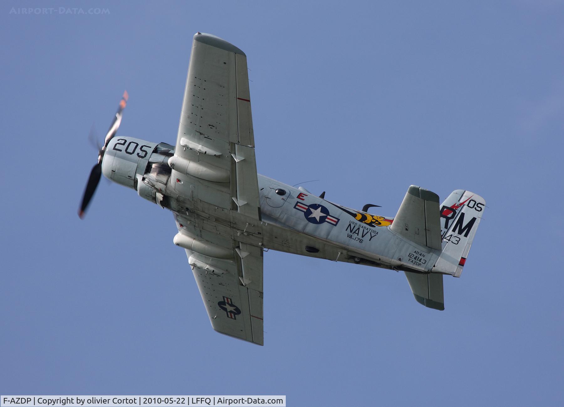 F-AZDP, Douglas AD-4N Skyraider C/N 7449, Ferté Alais airshow 2010
