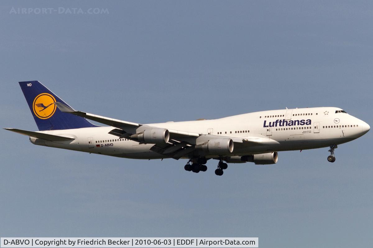 D-ABVO, 1996 Boeing 747-430 C/N 28086, short final RW07R