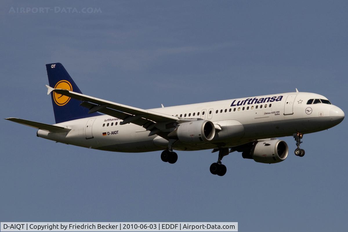 D-AIQT, 2000 Airbus A320-211 C/N 1337, short final RW07R