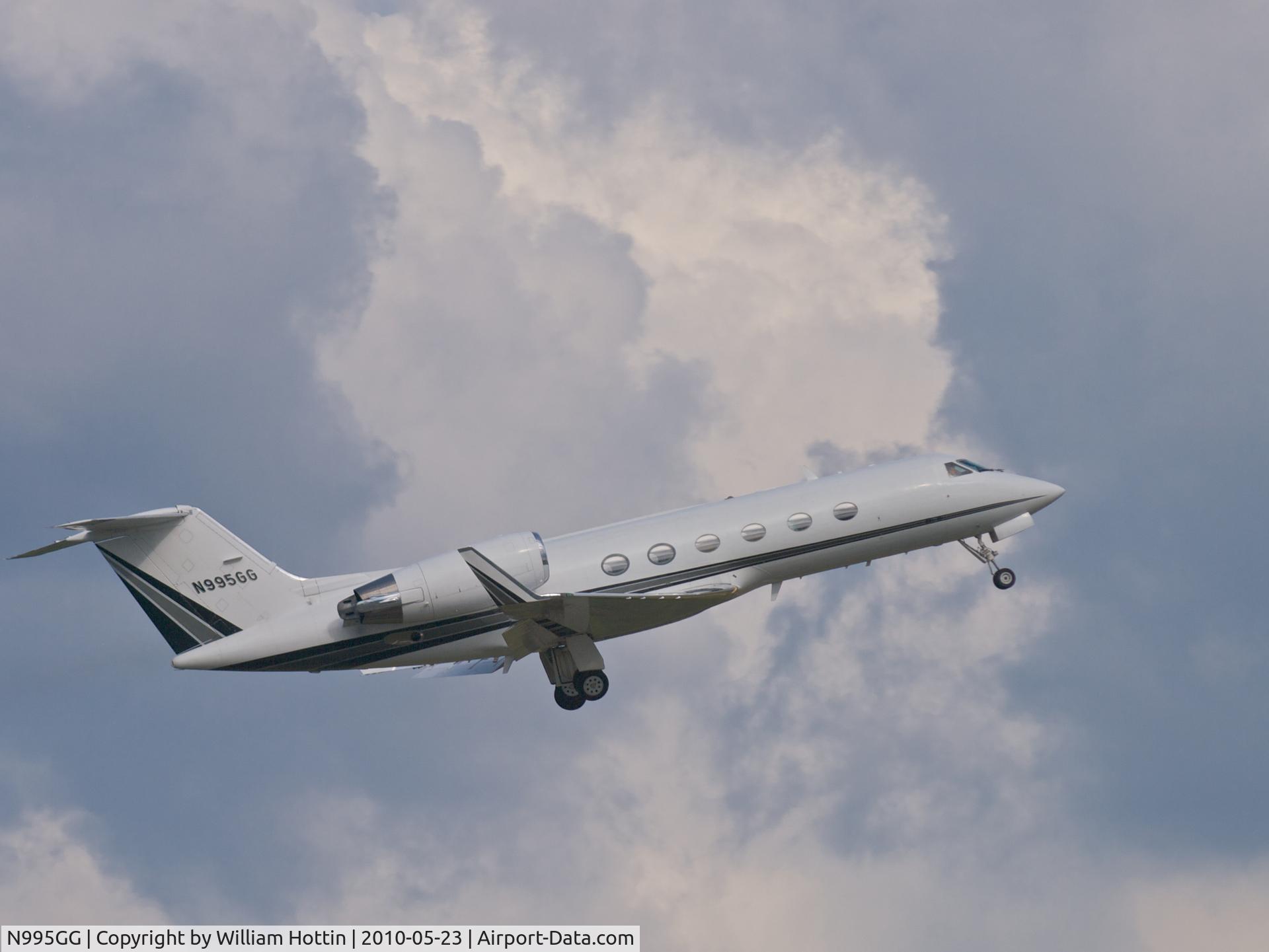 N995GG, 1988 Gulfstream Aerospace G-IV C/N 1074, Barnes Airport, Westfield, MA.