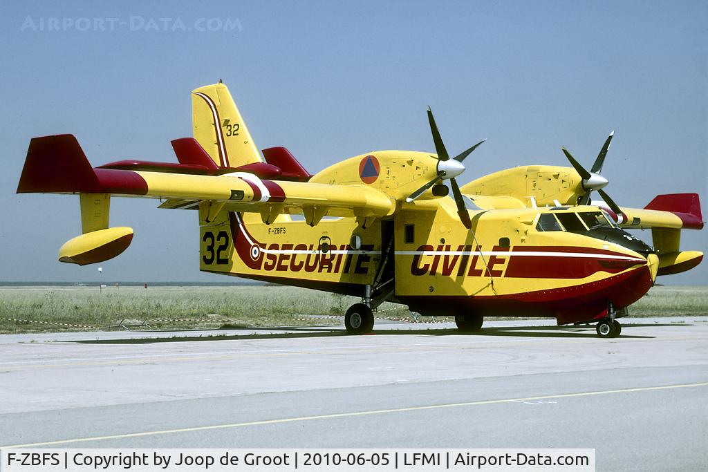 F-ZBFS, Canadair CL-215-6B11 CL-415 C/N 2001, always nice to see these dedicated seaplanes