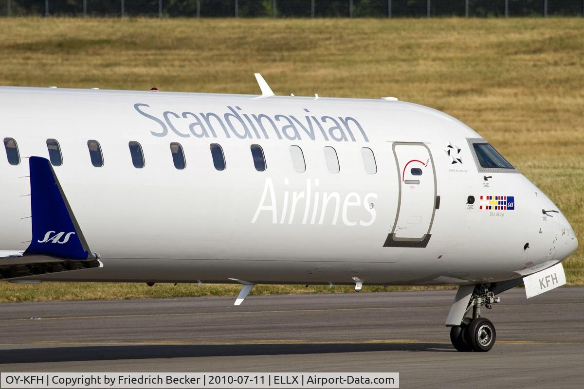 OY-KFH, 2009 Bombardier CRJ-900 (CL-600-2D24) C/N 15240, holding point RW24