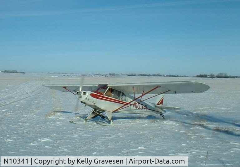 N10341, Piper L-18C Super Cub (PA-18-95) C/N 18-2124, Cub on skis in North Dakota, Christmas day 2002