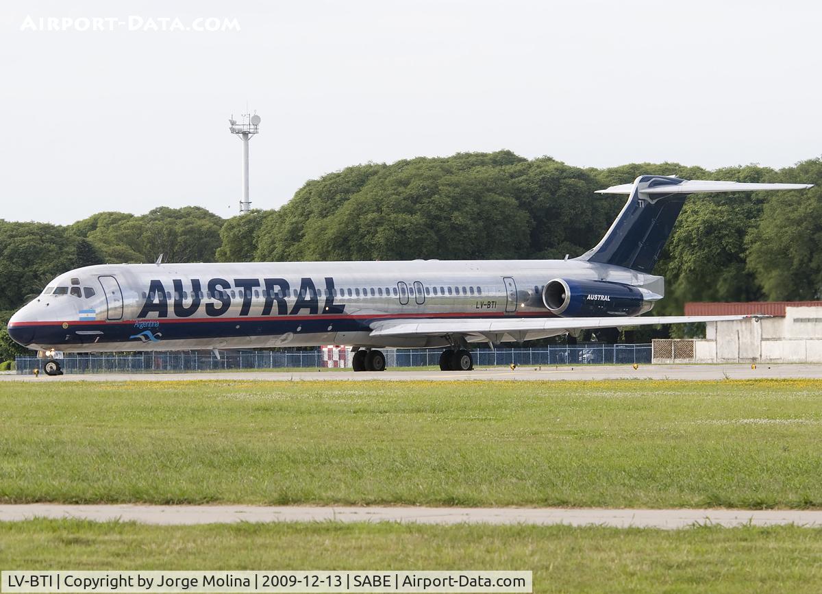 LV-BTI, 1990 McDonnell Douglas MD-88 C/N 49927, Entering RWY 31.