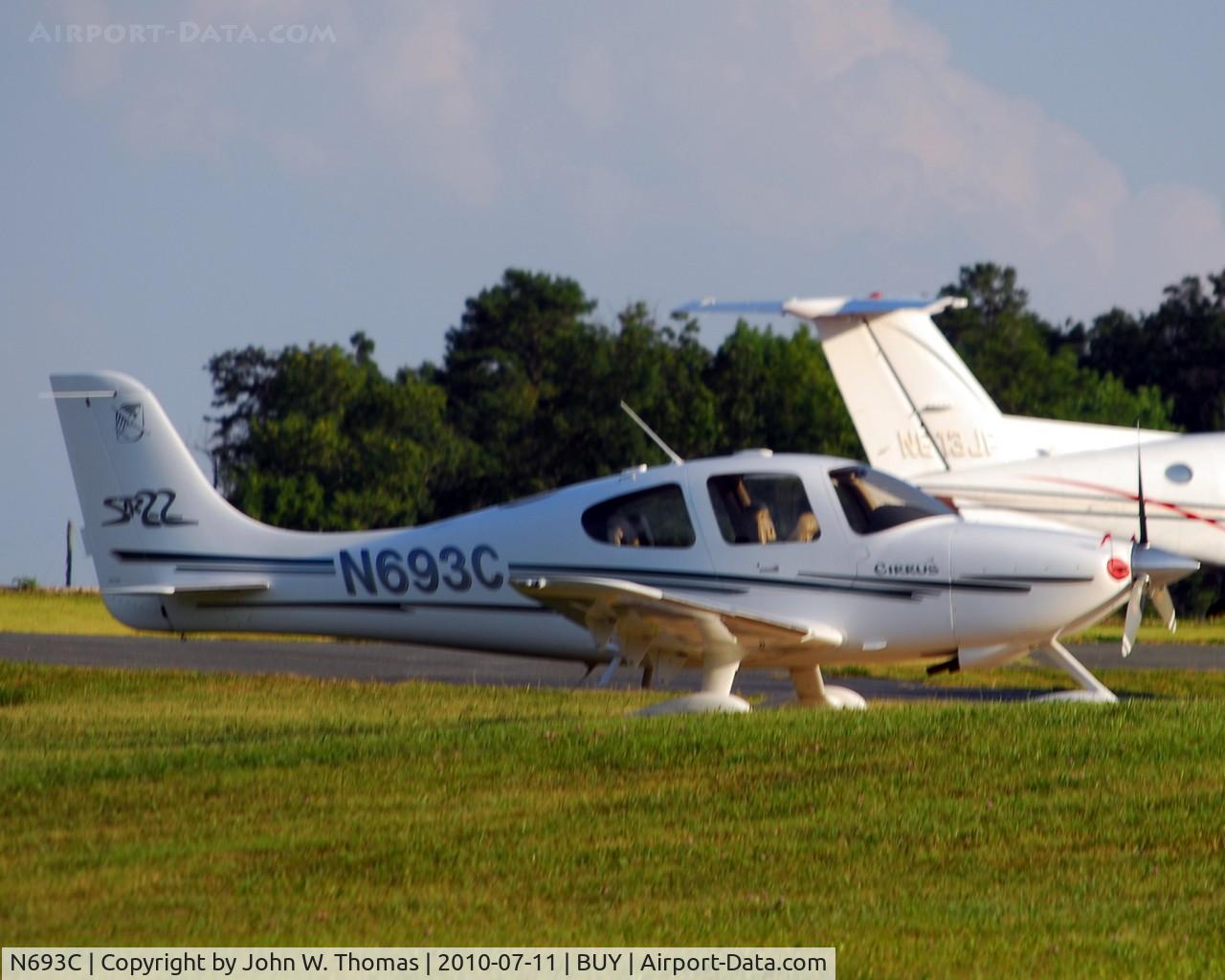 N693C, 2002 Cirrus SR22 C/N 0438, At rest