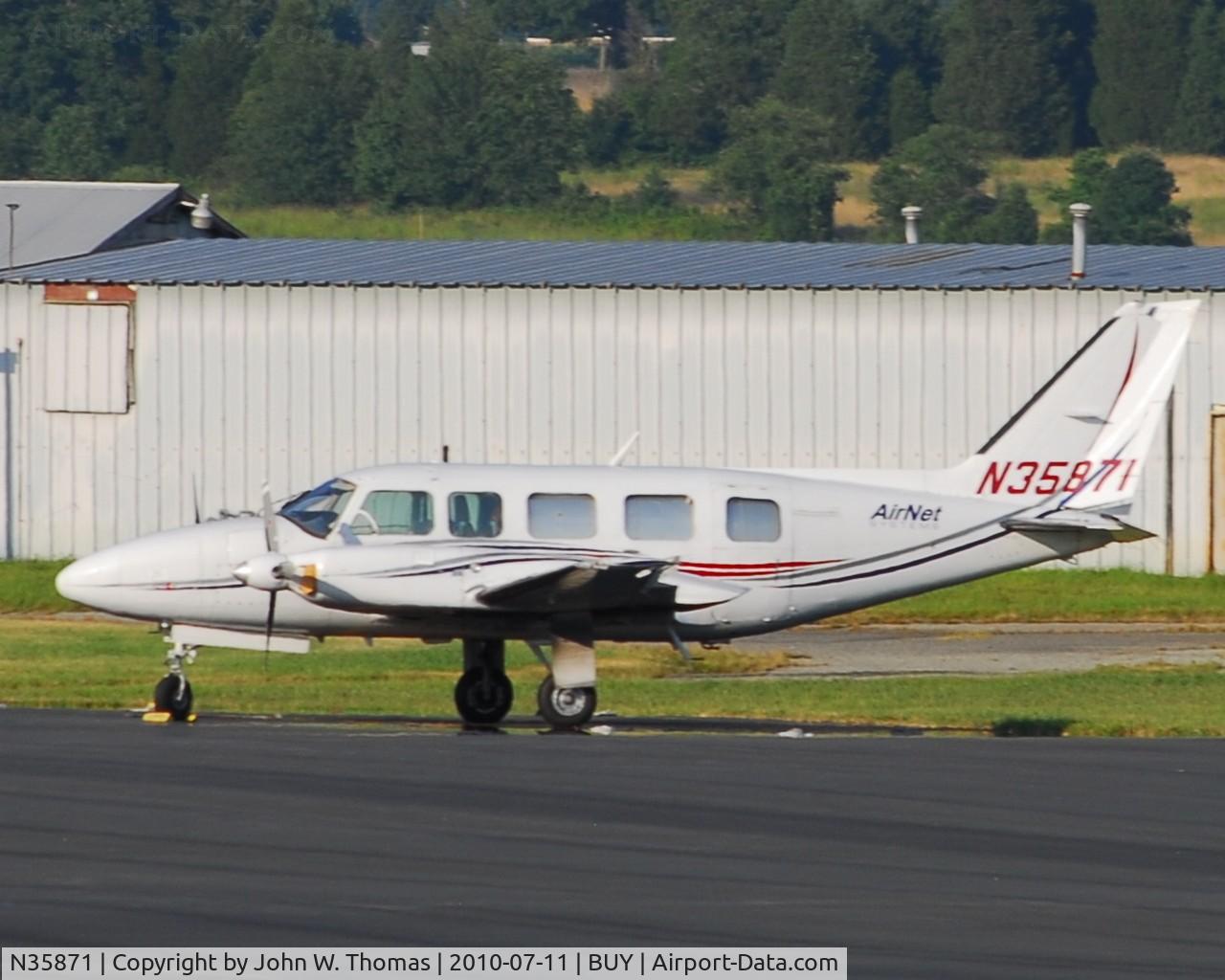 N35871, 1980 Piper PA-31-350 Chieftain C/N 31-8052123, At rest
