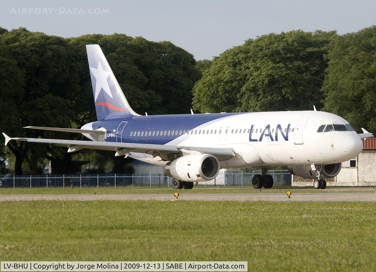 LV-BHU, 2001 Airbus A320-233 C/N 1512, Taxi to RWY 31.