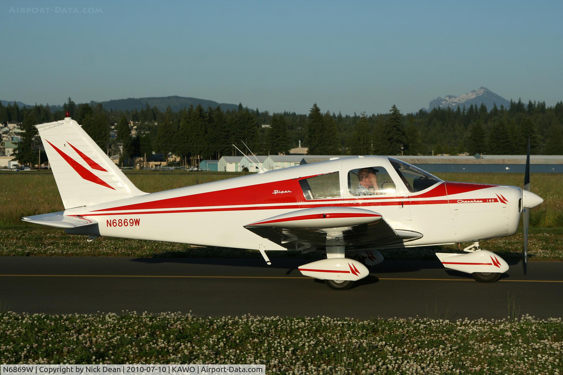 N6869W, 1965 Piper PA-28-140 C/N 28-21025, KAWO