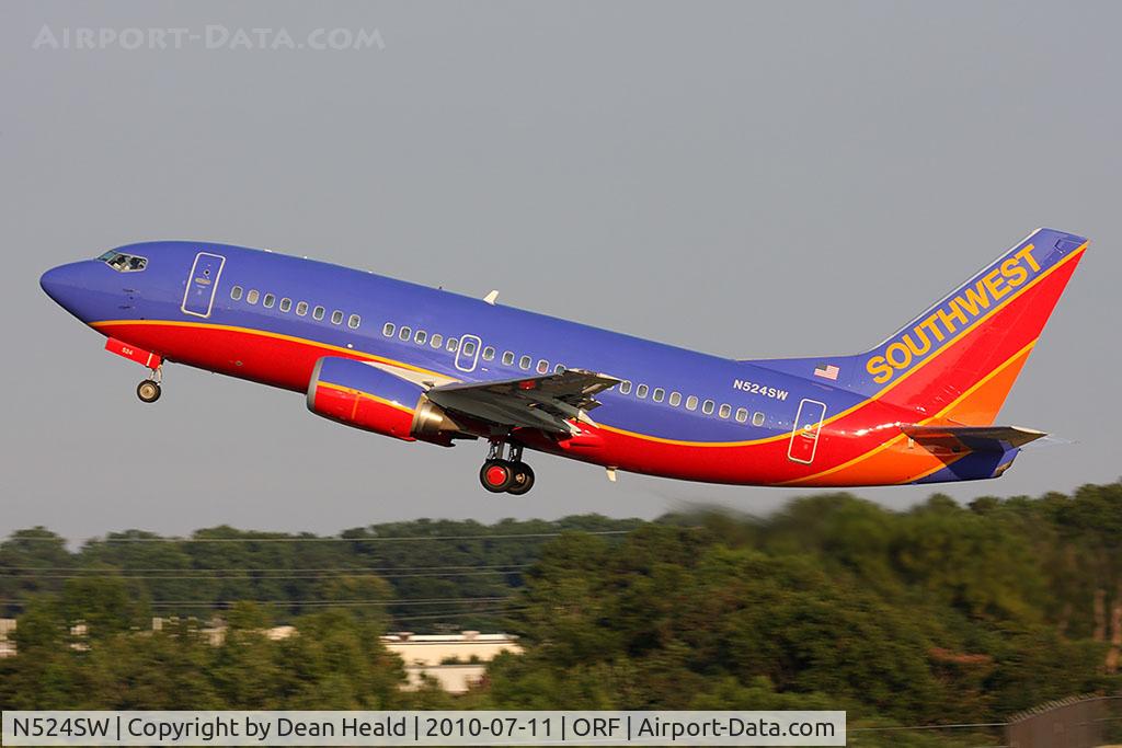 N524SW, 1992 Boeing 737-5H4 C/N 26566, Southwest Airlines N524SW (FLT SWA833) climbing out from RWY 5 enroute to Baltimore/Washington Int'l (KBWI).