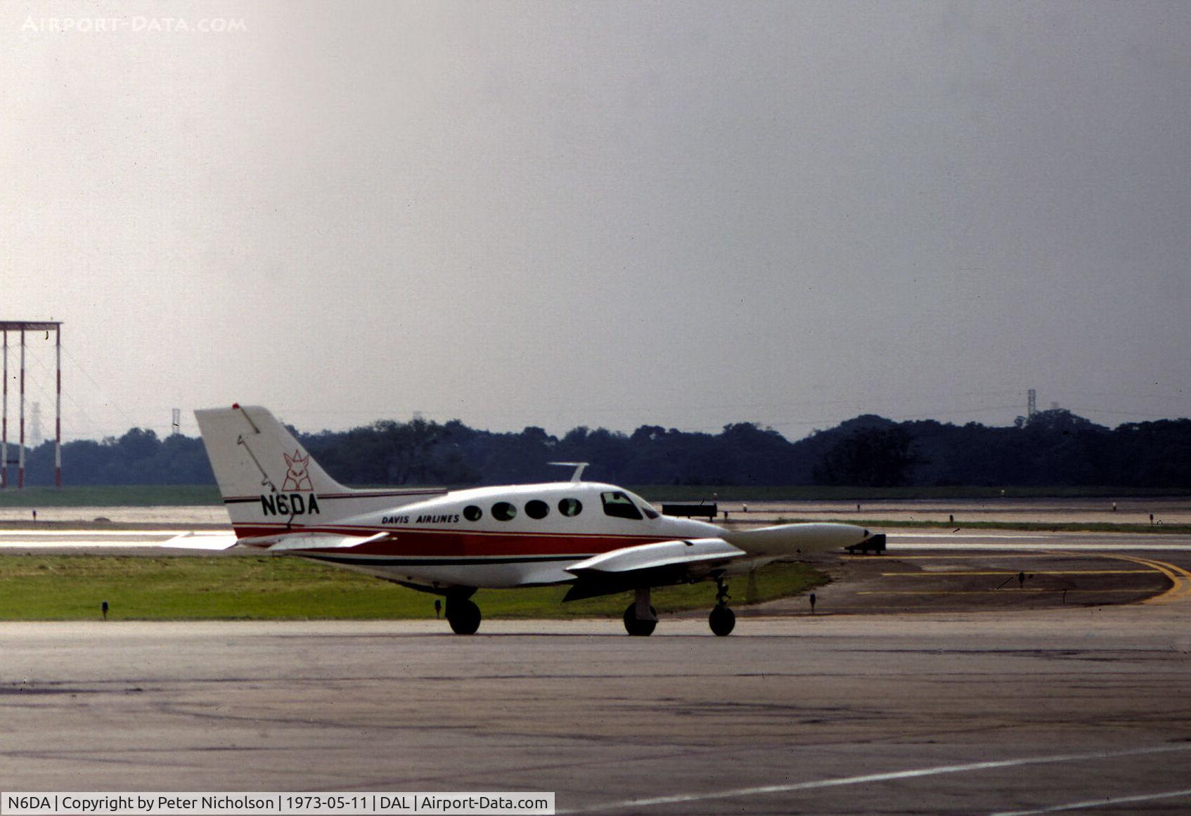 N6DA, 1967 Cessna 402 C/N 402-0139, Cessna 402 of Davis Airlines, a commuter airline which later was absorbed within Rio Airways, taxying at Love Field, Dallas in May 1973.