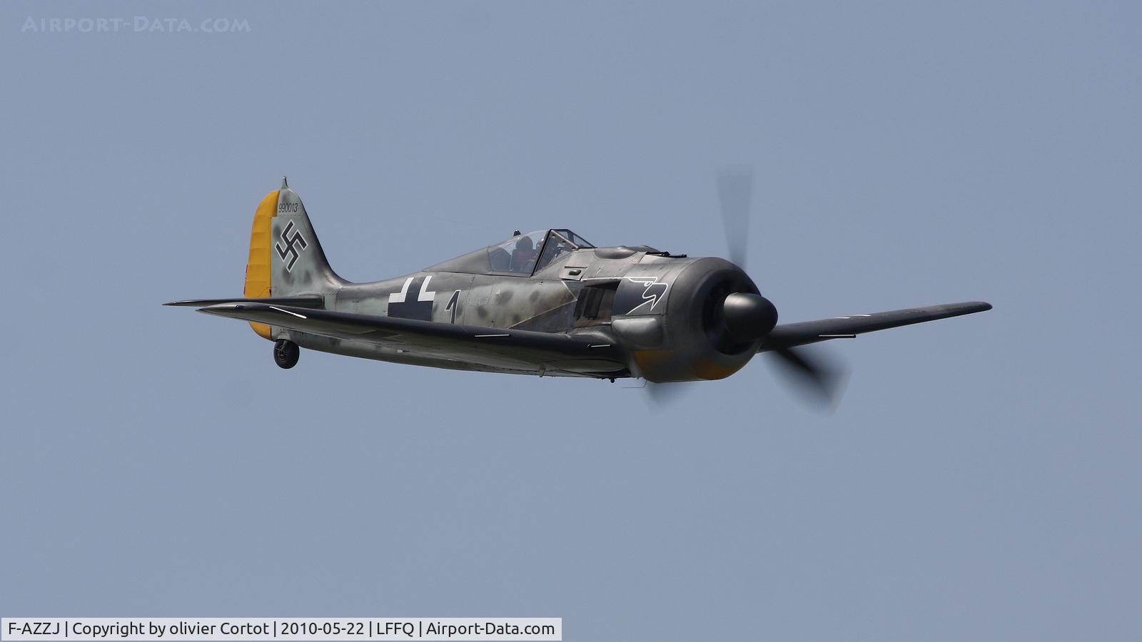 F-AZZJ, Flugwerk Fw 190-A8/N Replica C/N 990013, nice light on the Fw 190 !