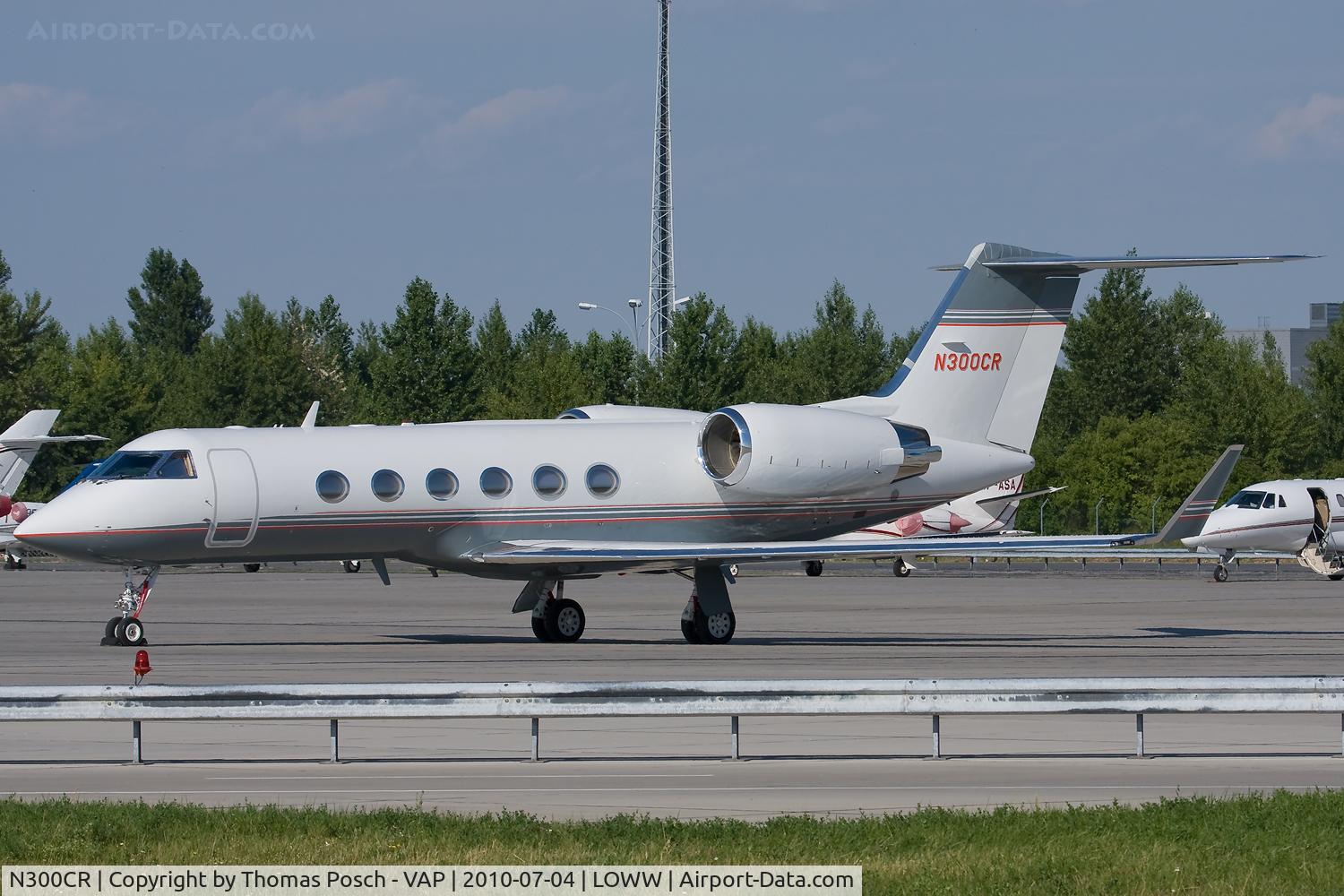 N300CR, 2000 Gulfstream Aerospace G-IV C/N 1401, Crane