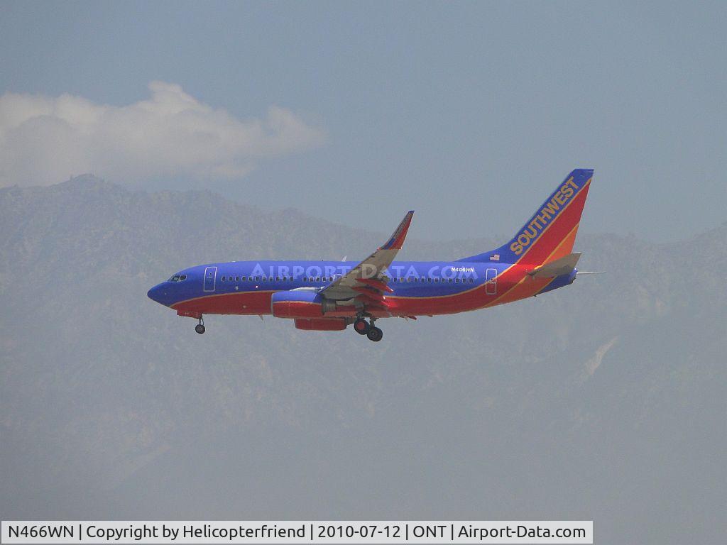 N466WN, 2004 Boeing 737-7H4 C/N 30677, On final to 26R