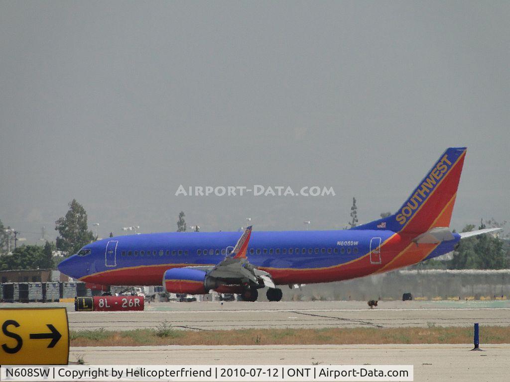 N608SW, 1995 Boeing 737-3H4 C/N 27928, Just landed on 26R, rolled out and turning onto taxiway to go back to terminal
