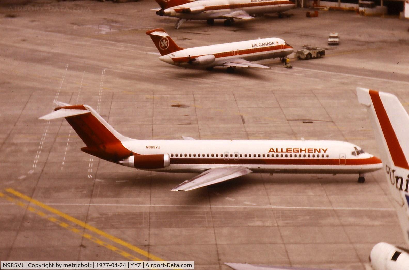 N985VJ, 1968 Douglas DC-9-31 C/N 47208, Toronto International Airport