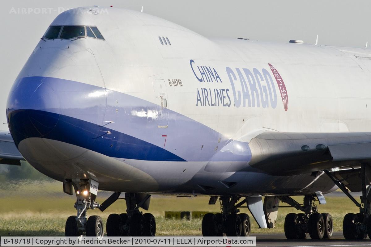B-18718, Boeing 747-409F/SCD C/N 30770, taxying to the active