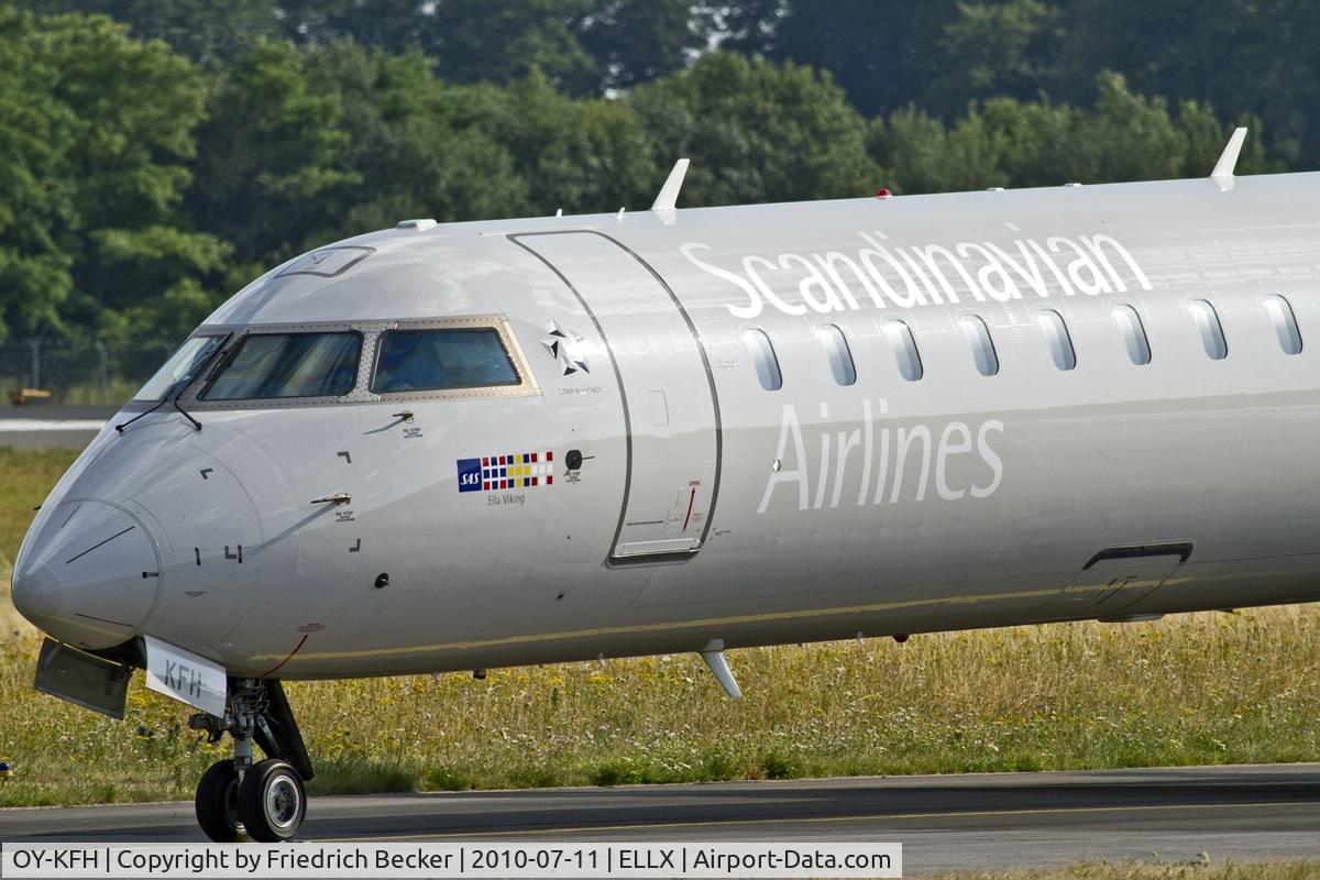 OY-KFH, 2009 Bombardier CRJ-900 (CL-600-2D24) C/N 15240, taxying to the active