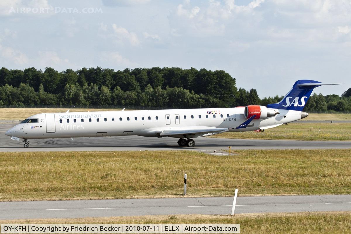 OY-KFH, 2009 Bombardier CRJ-900 (CL-600-2D24) C/N 15240, taxying to the active