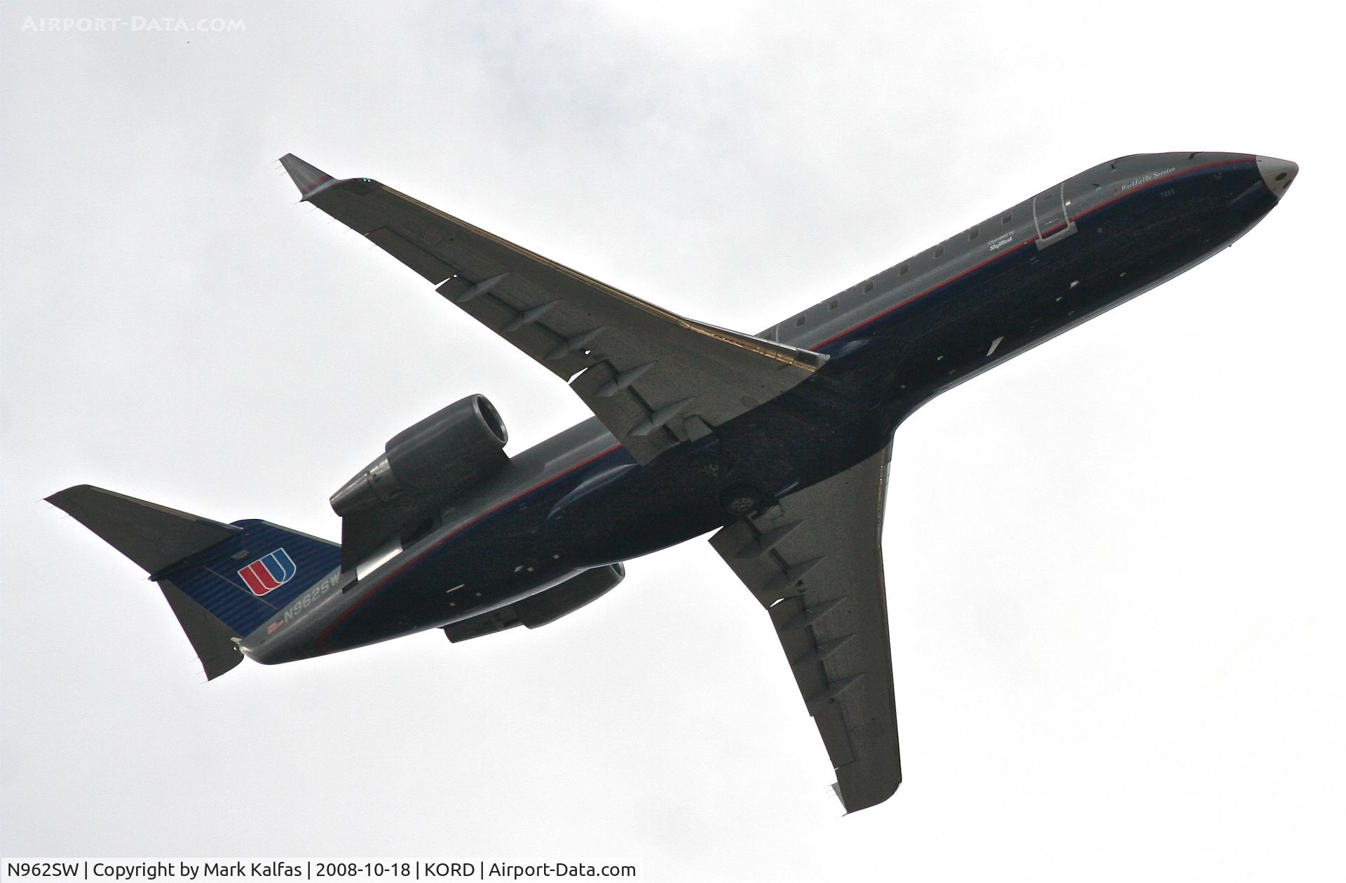 N962SW, 2003 Bombardier CRJ-200ER (CL-600-2B19) C/N 7859, SkyWest/United Express Bombardier CL-600-2B19, N962SW 22R approach KORD.