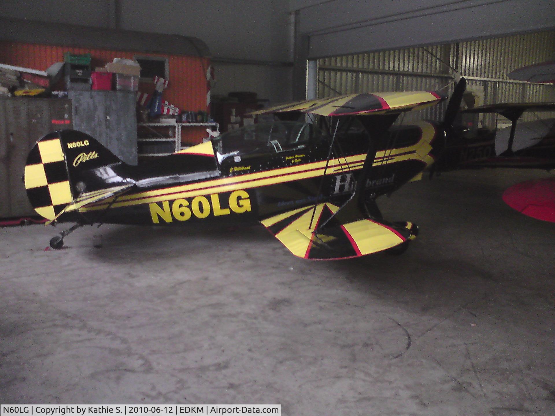 N60LG, 1978 Aerotek Pitts S-2A Special C/N 2169, Reifen Göring- Fest- Pitts S2a vom Acroteam Meschede