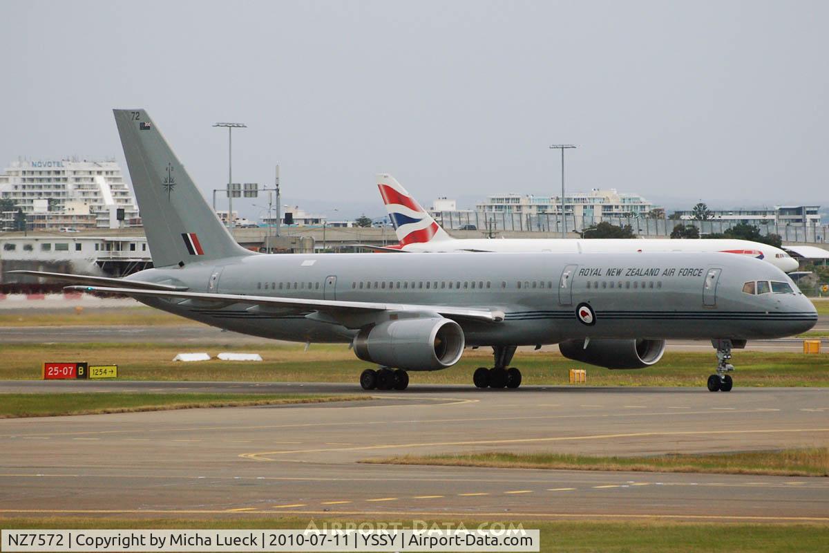 NZ7572, 1993 Boeing 757-2K2 C/N 26634, At Sydney Kingsford Smith