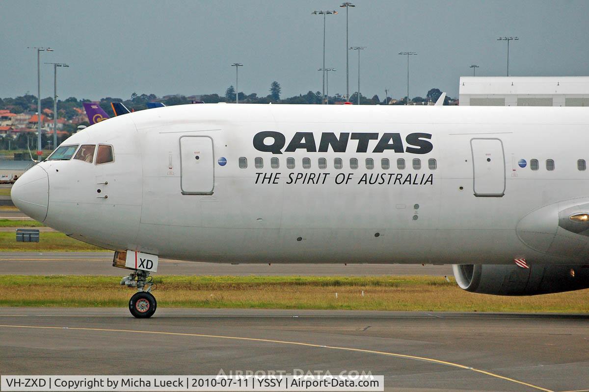 VH-ZXD, 1991 Boeing 767-336 C/N 24342, At Sydney
