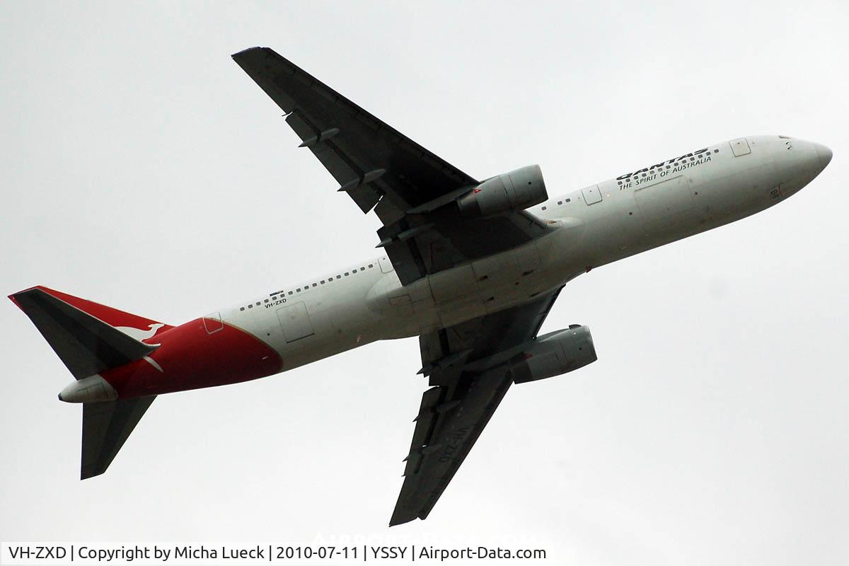 VH-ZXD, 1991 Boeing 767-336 C/N 24342, At Sydney