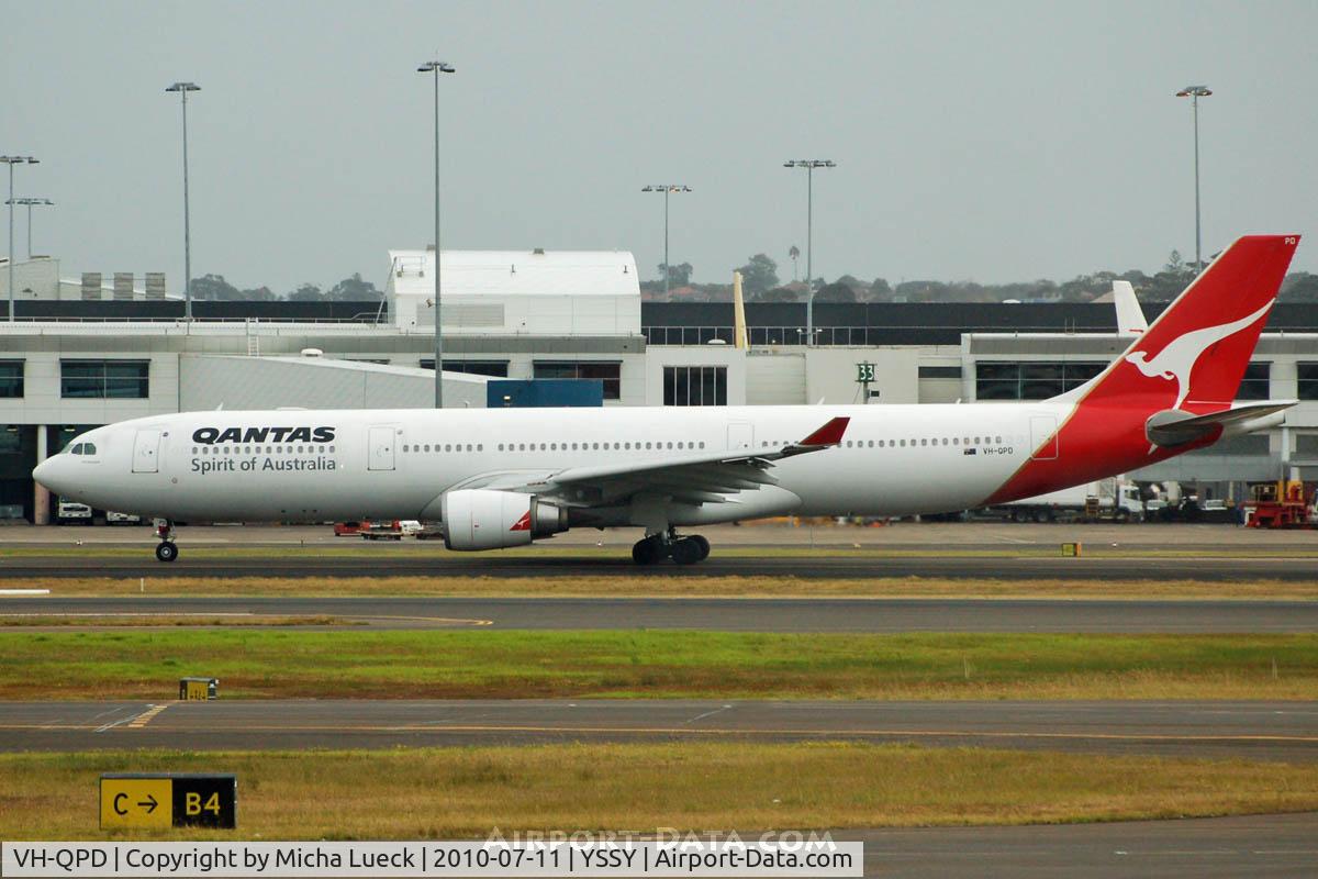 VH-QPD, 2004 Airbus A330-303 C/N 0574, At Sydney
