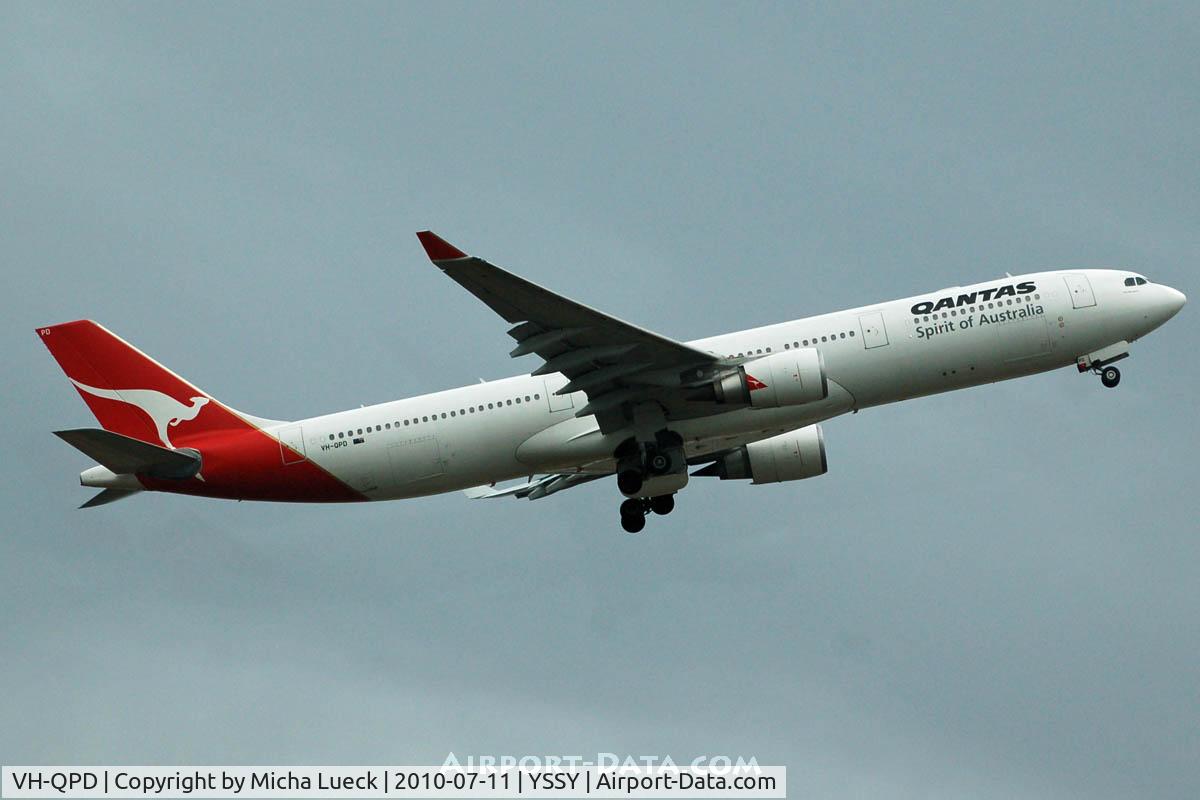 VH-QPD, 2004 Airbus A330-303 C/N 0574, At Sydney