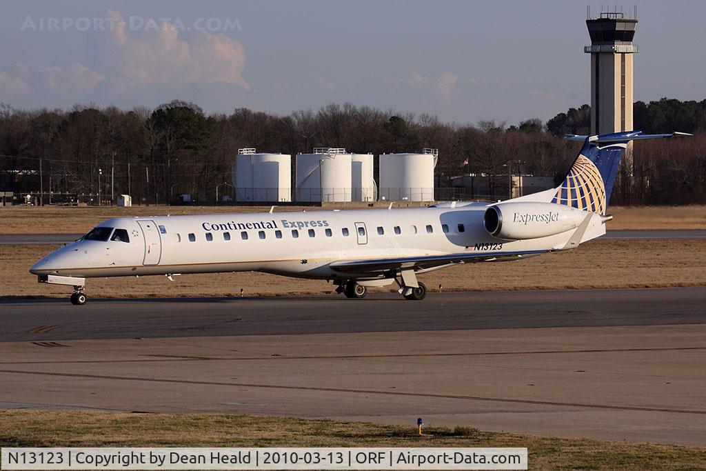 N13123, 2003 Embraer ERJ-145XR (EMB-145XR) C/N 145688, Continental Express (ExpressJet Airlines) N13123 (FLT BTA2901) taxiing to RWY 23 for departure to Houston Bush Intercontinental (KIAH).