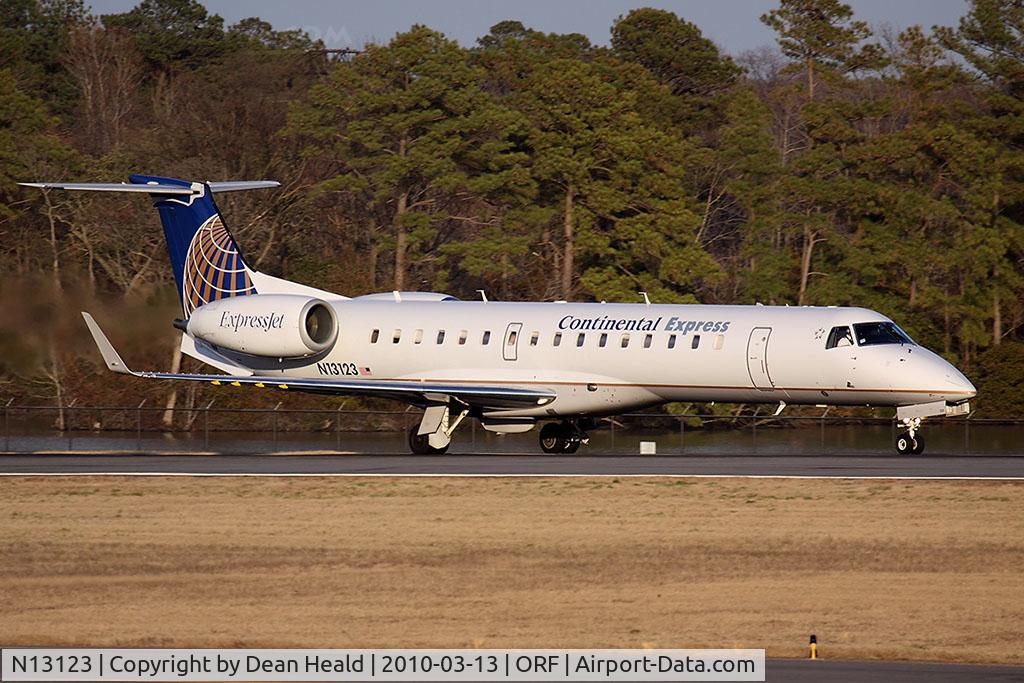N13123, 2003 Embraer ERJ-145XR (EMB-145XR) C/N 145688, Continental Express (ExpressJet Airlines) N13123 (FLT BTA2901) on takeoff roll on RWY 23 enroute to Houston Bush Intercontinental (KIAH).