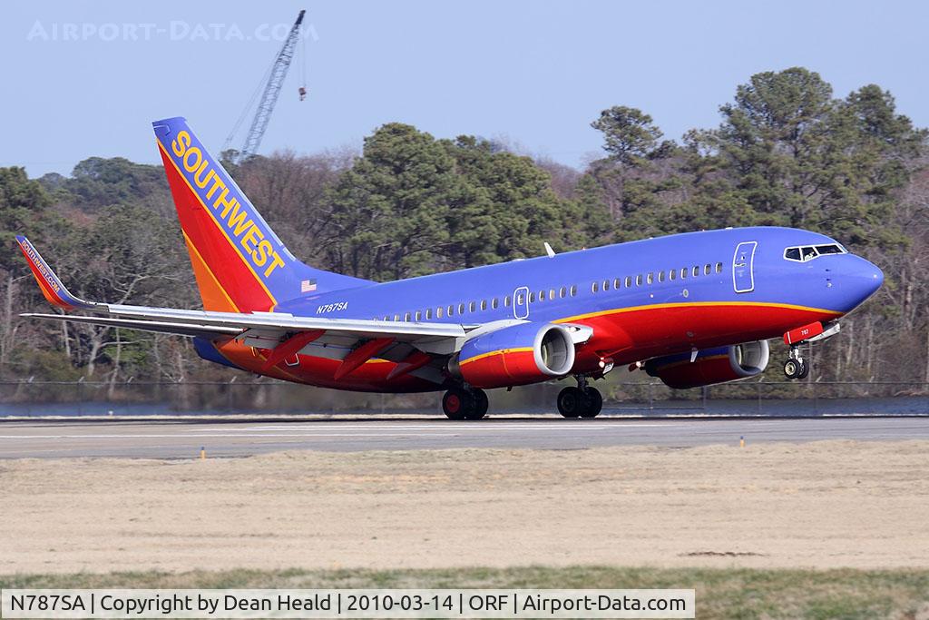 N787SA, 2000 Boeing 737-7H4 C/N 29812, Southwest Airlines N787SA (FLT SWA770) from Baltimore/Washington Int'l (KBWI) landing RWY 23.
